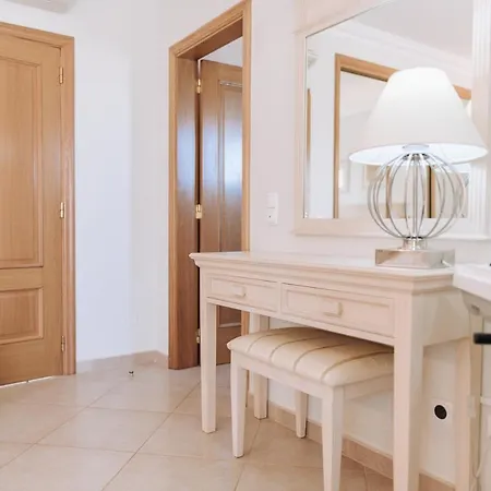 Villa With Garden, Pool & Golf Lagos