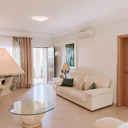 Vila With Garden, Pool & Golf