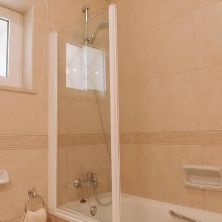 Vila With Garden, Pool & Golf *