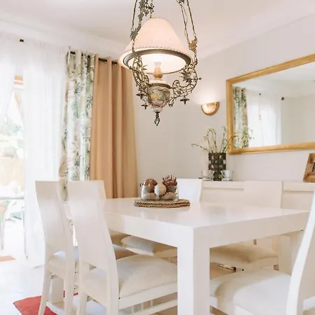 Vila With Garden, Pool & Golf