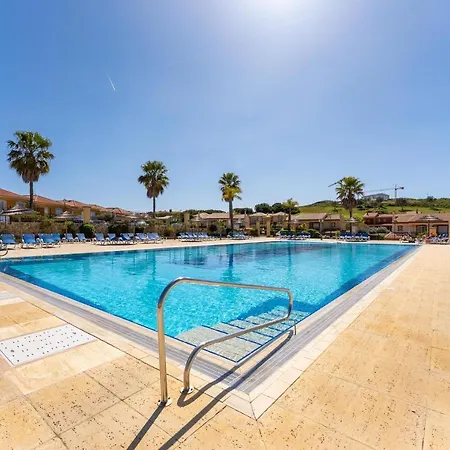 Vila With Garden, Pool & Golf *